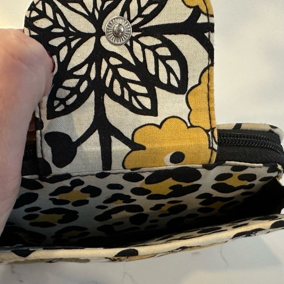 Vera Bradley Yellow black white wallet cloth quilt pattern floral wristlet - Picture 5 of 6